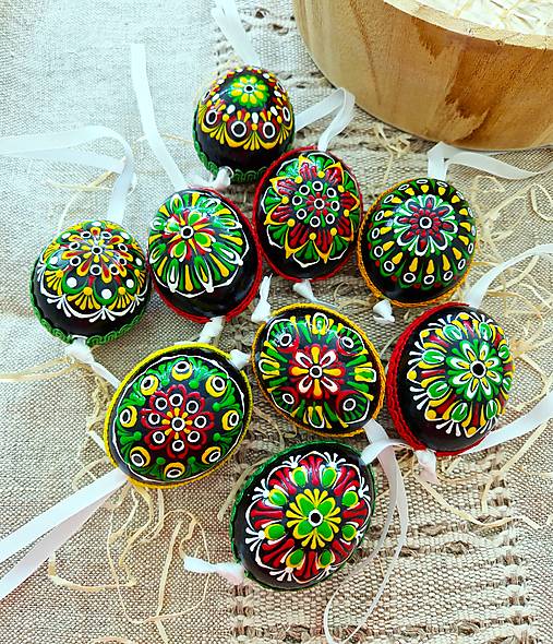 Dekorácie - Čierno-farebné madeirové kraslice na zavesenie - 17432528_