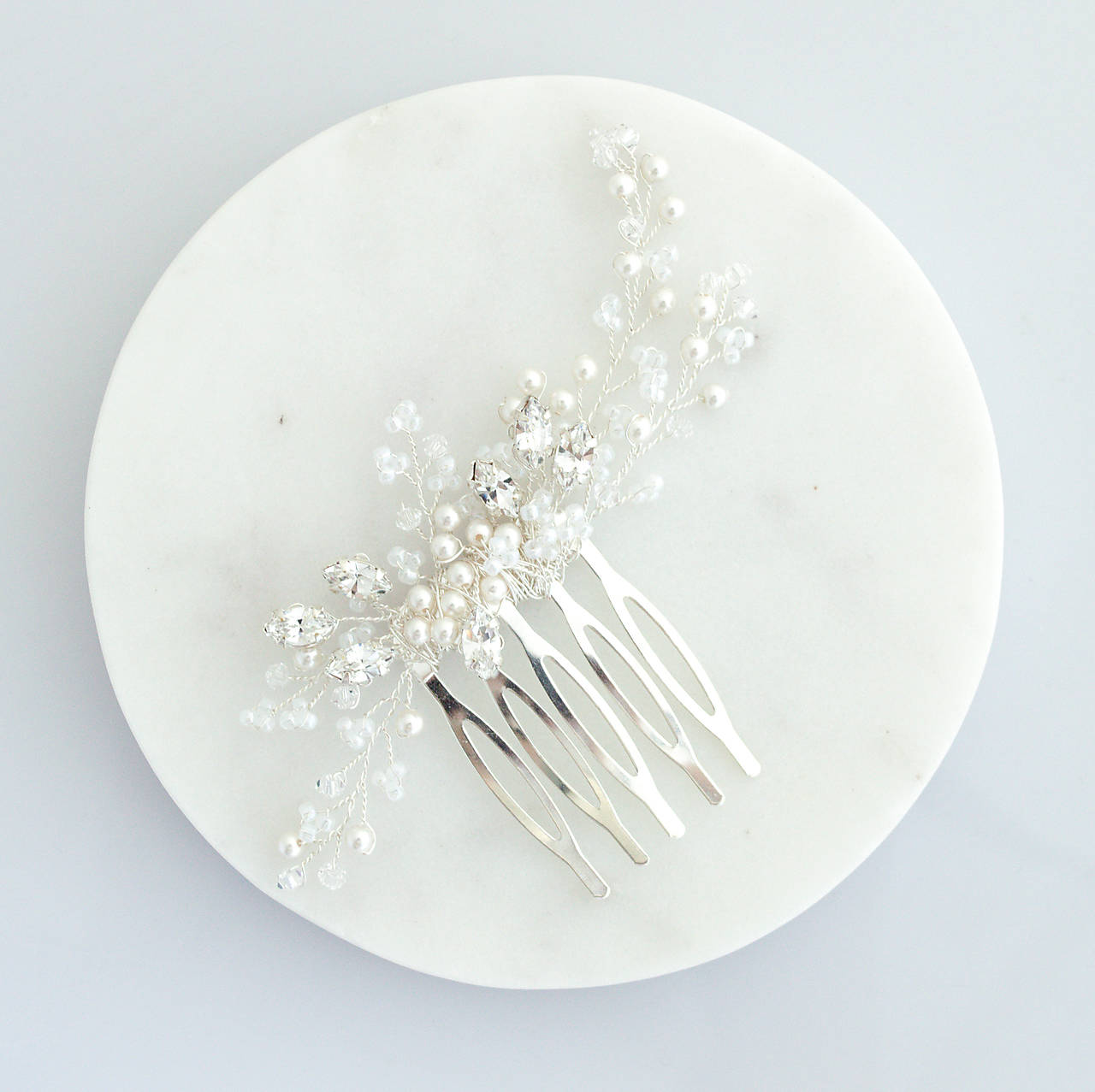 Jemný perlovo - krištálikový hrebienok (Jemný perlovo - krištálikový hrebienok (Swarovski perly))