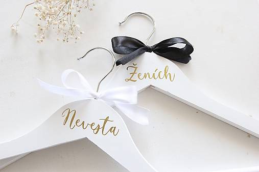 Úložné priestory & Organizácia - Nálepky na svadobné vešiaky - Nevesta a Ženích - 17434802_