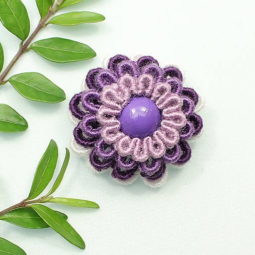 Brošne - Makramé brošňa "Dahlia" - 17436541_