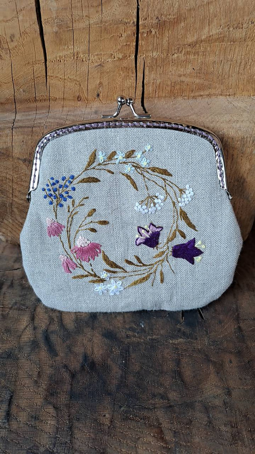 Peňaženky - Vyšívaná ľanová peňaženka - 17439284_