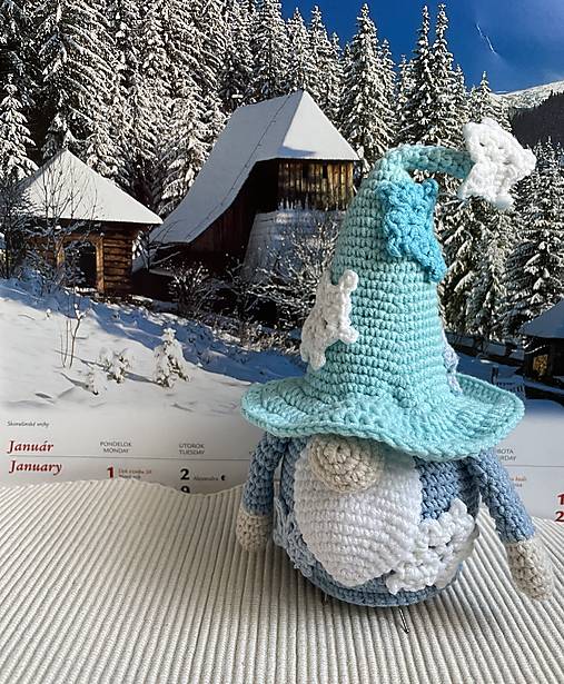 Hračky - 12 háčkovaných mesiačikov - trpaslíkov (Trpaslík január - snehová vločka) - 17439376_