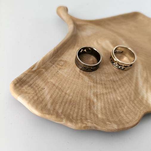 Nádoby - Béžovo-biely podnos Gingko handmade - 17440142_