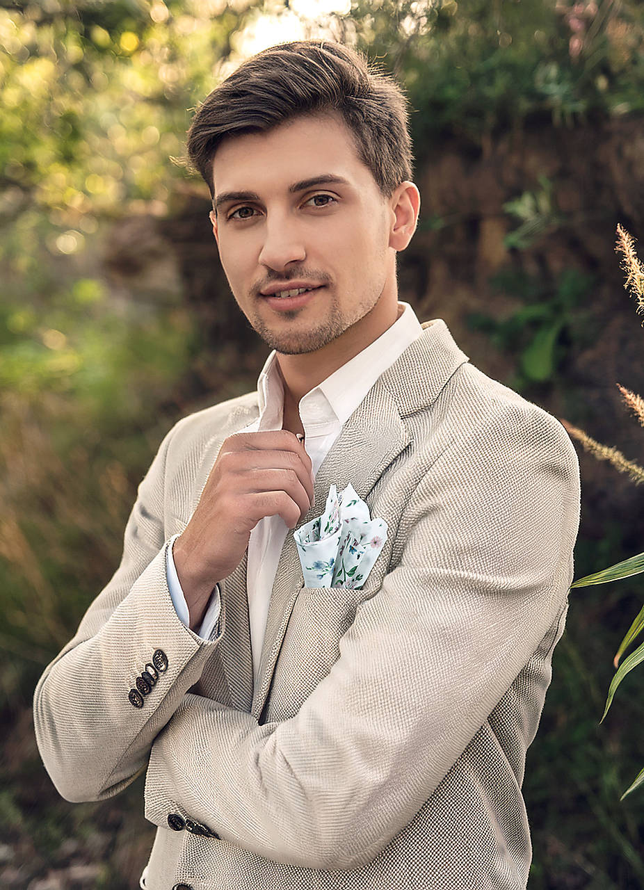 Exkluzívna svadobná biela kvetinová vreckovka 