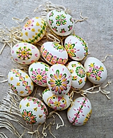 Dekorácie - Bielo-farebné(veľkosť S) kraslice na prírodnom podklade aj záves aj do košíka - 17444957_