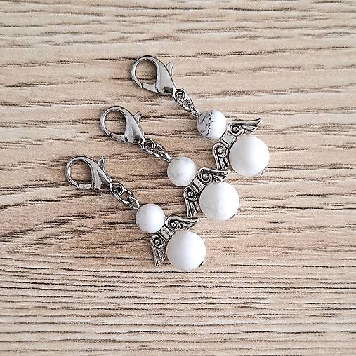 Kľúčenky - Minerálový minianjelik (Howlit) - 17450455_