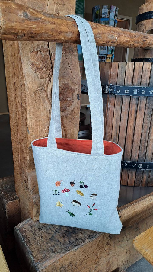 Veľké tašky - Vyšívaná ľanová taška - 17449825_