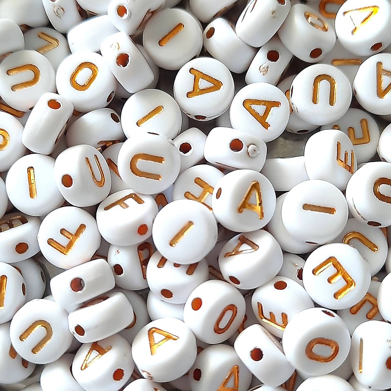 Písmenká plast 7mm-lentilky-1ks