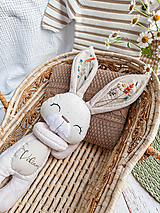 Hračky - Zajačik vyšívané lúčne kvety - 17451667_