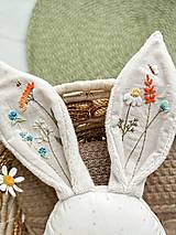 Hračky - Zajačik vyšívané lúčne kvety - 17451670_