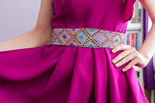 Opasky - Ručne vyšívaný opasok inšpirovaný slovenskou ľudovou výšivkou (Stredné Slovensko - Horehronie) - 17450996_