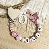 Detské doplnky - Retiazka na cumlík s menom, Motýľ (Dĺžka mena 6 písmen) - 17456691_