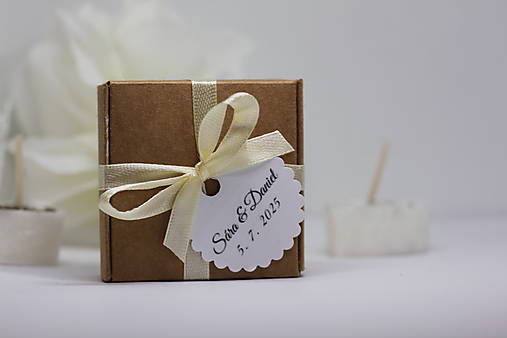 Darčeky pre svadobčanov - Elegantná moderná Champagne svadba Bylinkové vonné sviečky so zeleným čajom (v hnedej krabičke) - 17460733_