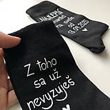 Ponožky, pančuchy, obuv - Maľované ponožky k výročiu/svadbe “z toho už nevyzuješ / (Najlepší manžel na svete od …”(čierne)) - 17462579_