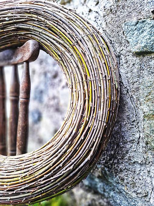 Dekorácie - Veniec z vŕbového prútia (Cca 60 cm) - 17465077_