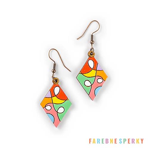 Náušnice - Drevené geometrické visiace náušnice – Curved Loops, pestrofarebné 3 (kosoštvorcové) - 17463098_