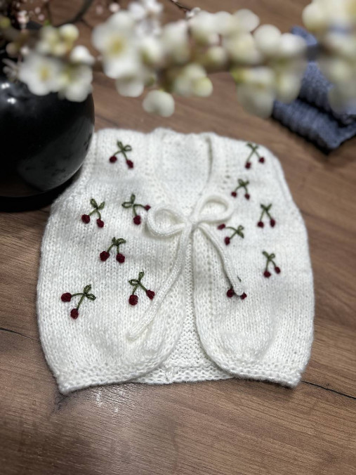 Vesty - Vestička s čerešňami (Biela) - 17466449_