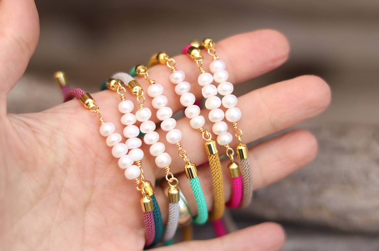 Šnúrkový náramok perly