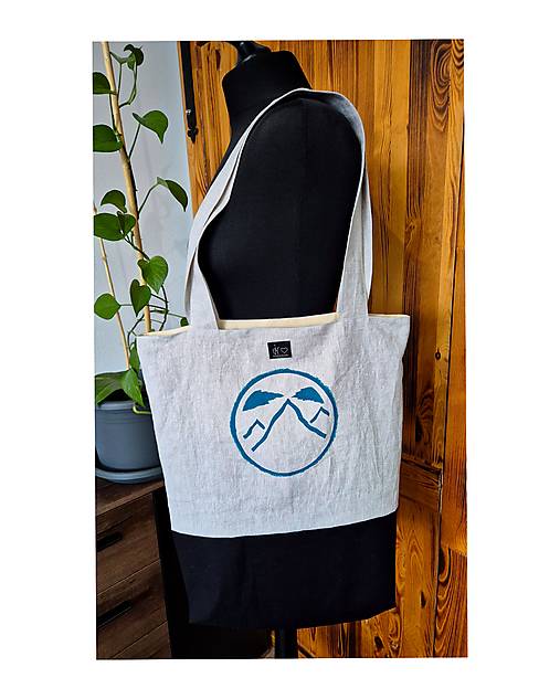 Nákupné tašky - Ľanová taška na plece - zo zachráneného materiálu s maľovanými horami / iv - 17465370_