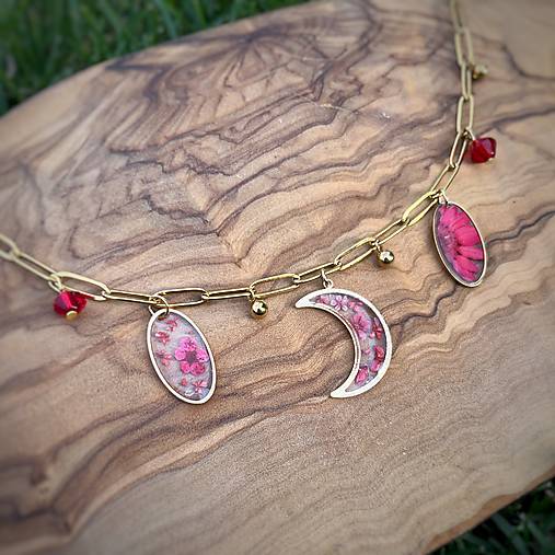 Náhrdelníky - Náhrdelník - retiazka s príveskami so skutočnými kvetmi (Zlatá) - 17466453_