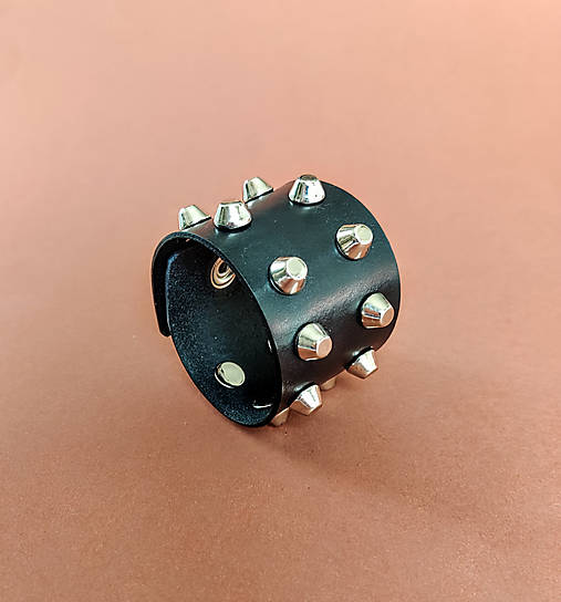 Náramky - Kožený náramek „Spikes“ – pravá kůže, 5 cm, kužely - 17472286_