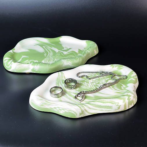 Nádoby - Dekoračný podnos Small Cloud – ručne vyrobený kúsok pre každý interiér (11 – Melírovaná zelená a biela) - 17475058_