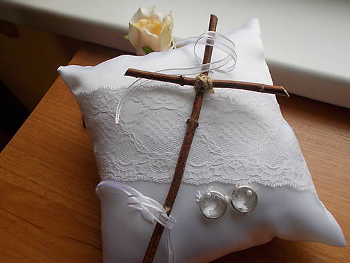 Prstene - svadobný vankúšik pod krížik@na obrúčky  - 17478821_