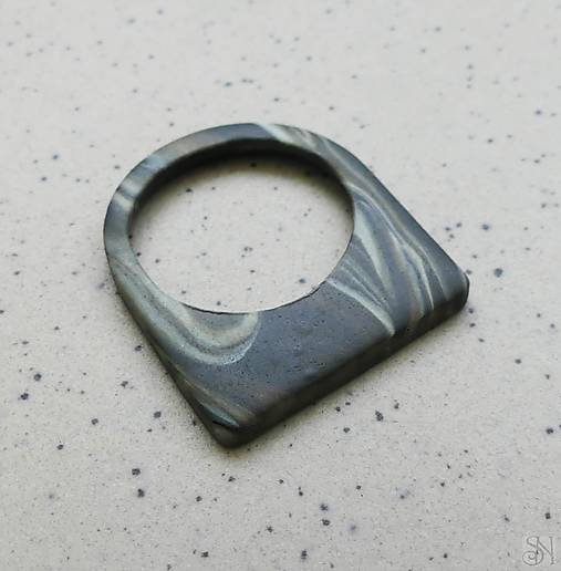 Prstene - Sivý mramorový fimo prsteň - 17481500_