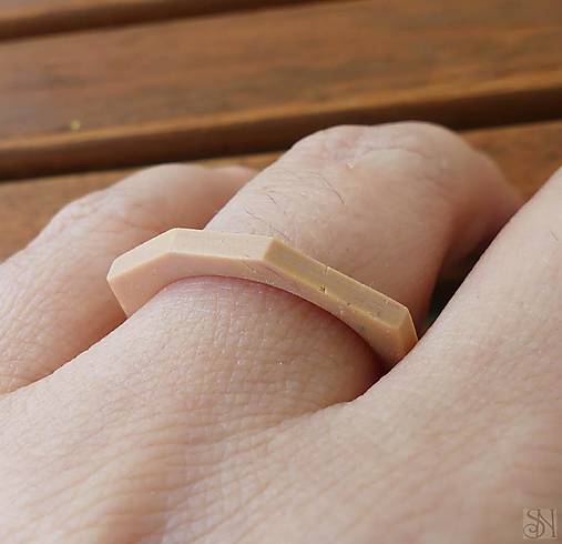 Prstene - Minimalistický béžový fimo prsteň - 17481514_