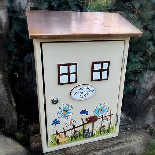 Úložné priestory & Organizácia - POŠTOVNÁ SCHRÁNKA domček na lúke S MEDENOU STRIEŠKOU - 17481941_