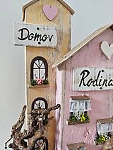 Dekorácie - Domček ,,Domov...Láska...Rodina,, - 17482936_