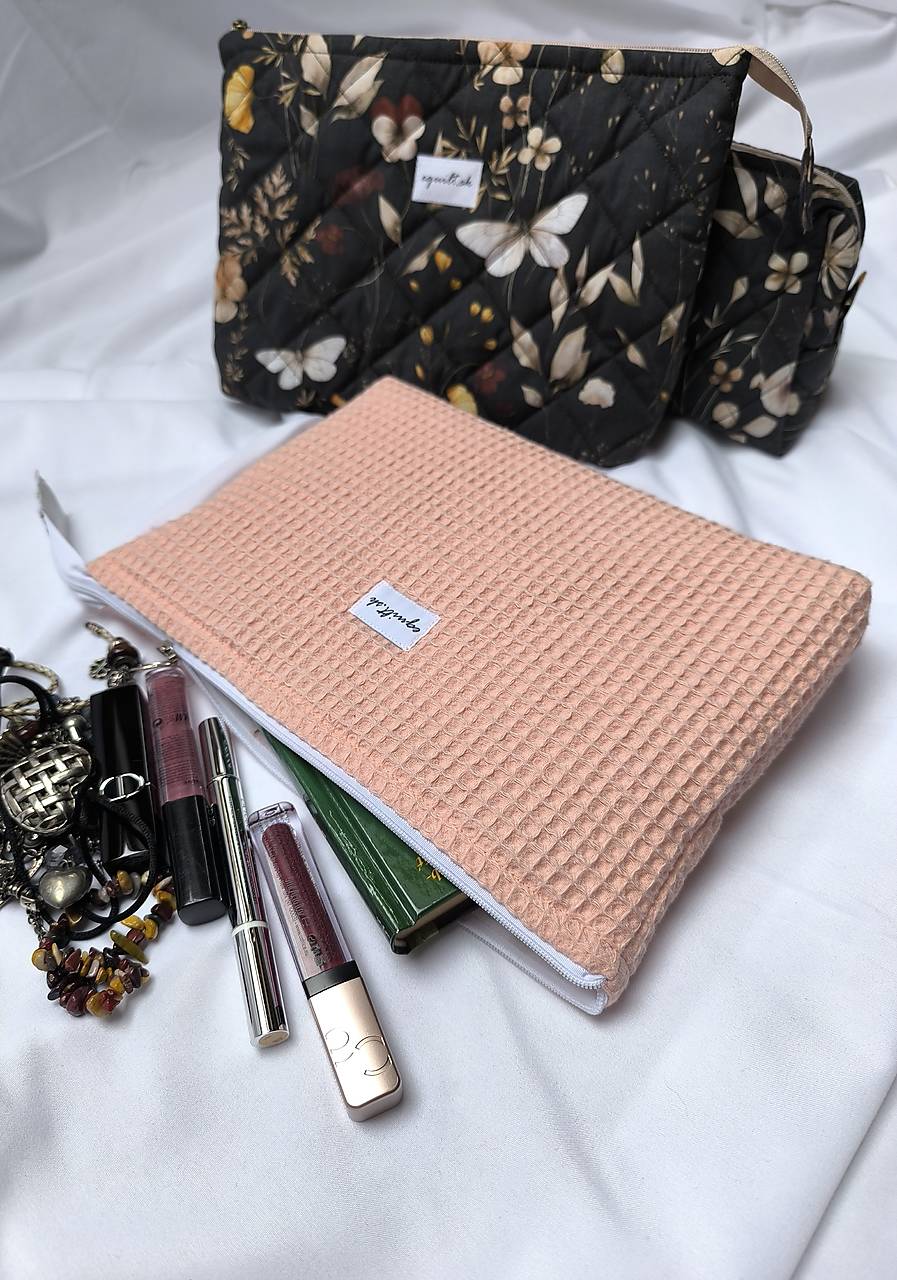 Kozmetické taštičky (Kozmetická taštička / obal na knihu)