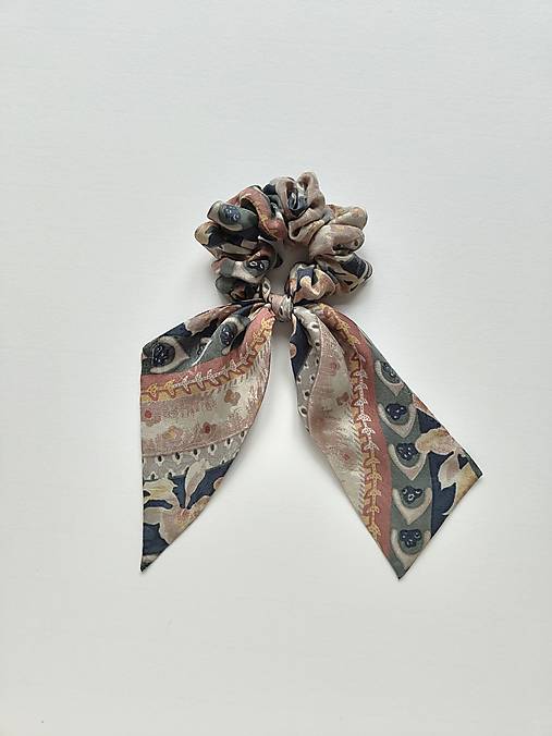Maxi scrunchie hodvábna (béžovo-zelená)