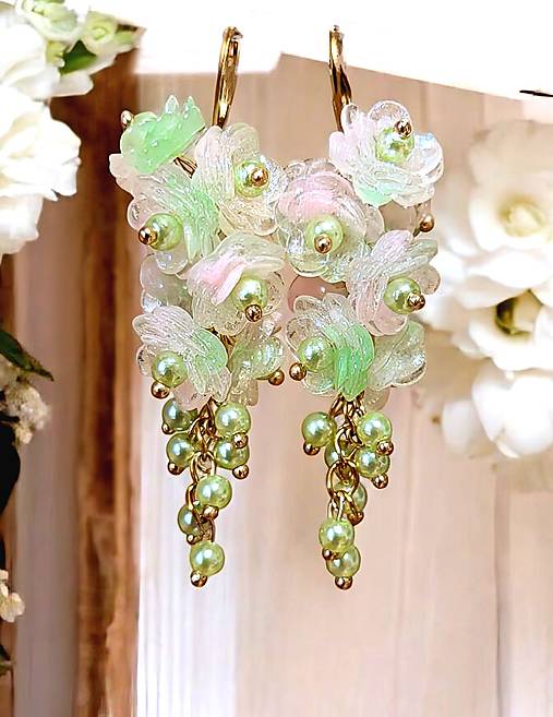 Náušnice - Visiace náušnice s ružovo-zelenými ružičkami, nerezová oceľ - 17482404_