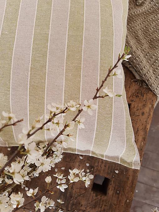 Úžitkový textil - Vankúš s výplňou zeleno-béžový prúžok - 17488141_