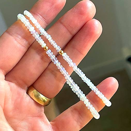 Elastic Ethiopian Opal Bracelet AU585 / Elastický náramok opál, zlato E055
