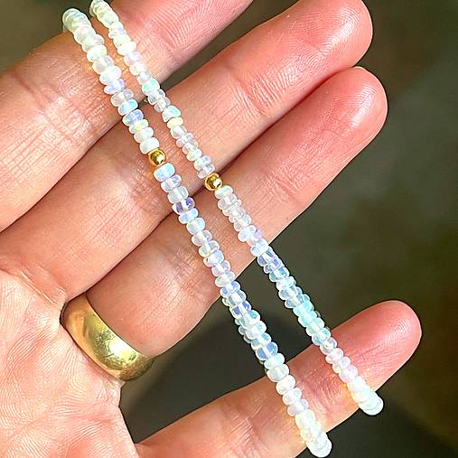 Elastic Ethiopian Opal Bracelet AU585 / Elastický náramok opál, zlato E055