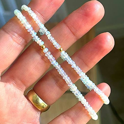 Elastic Ethiopian Opal Bracelet AU585 / Elastický náramok opál, zlato E055