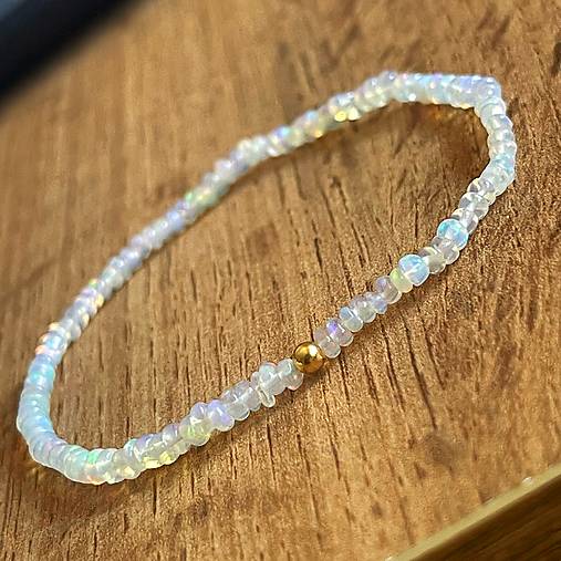 Elastic Ethiopian Opal Bracelet AU585 / Elastický náramok opál, zlato E055