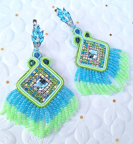 Náušnice - Luxusné ručne šité soutache náušnice – modro-zelené farby – originálny darček na leto - 17490334_
