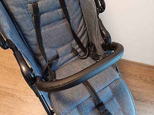 Detský textil - Poťah na detské madlo kočíka Valco Trend z koženky - 17489487_