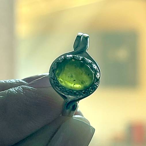 Natural Peridot Ag925 Silver Ring / Strieborný prsteň s olivínom prírodným E063