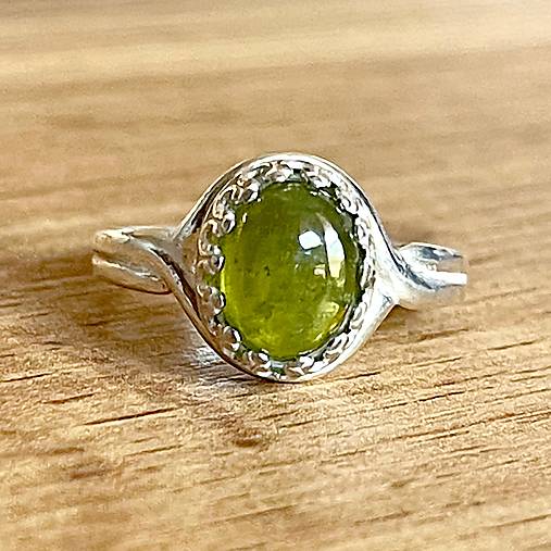Natural Peridot Ag925 Silver Ring / Strieborný prsteň s olivínom prírodným E063