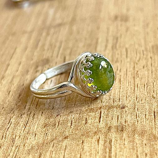 Natural Peridot Ag925 Silver Ring / Strieborný prsteň s olivínom prírodným E063