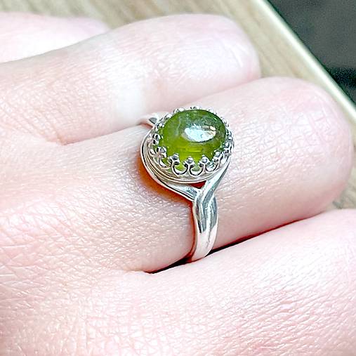Natural Peridot Ag925 Silver Ring / Strieborný prsteň s olivínom prírodným E063