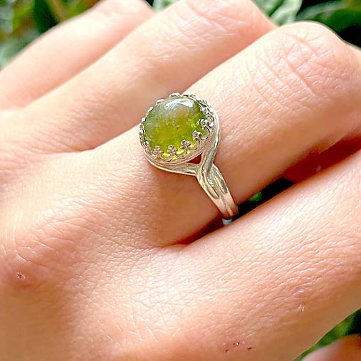 Natural Peridot Ag925 Silver Ring / Strieborný prsteň s olivínom prírodným E063