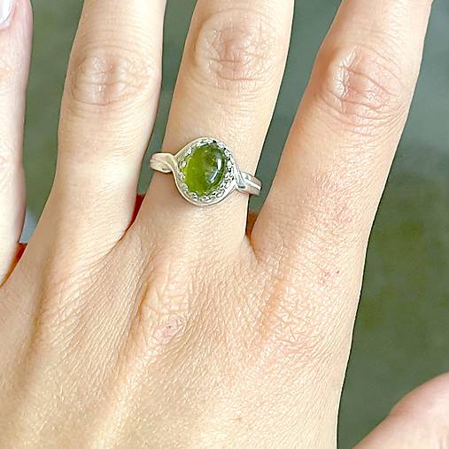 Natural Peridot Ag925 Silver Ring / Strieborný prsteň s olivínom prírodným E063