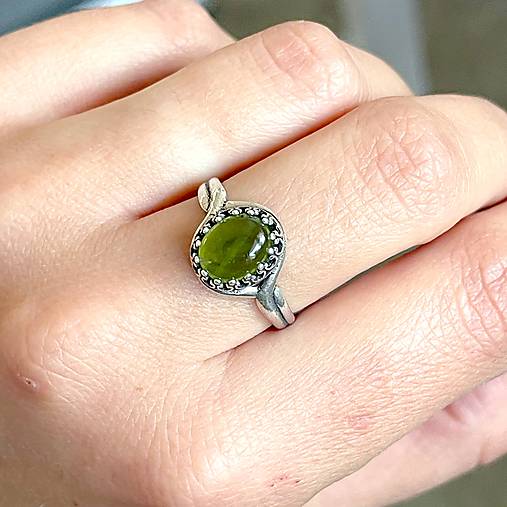 Natural Peridot Ag925 Silver Ring / Strieborný prsteň s olivínom prírodným E063