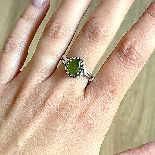Natural Peridot Ag925 Silver Ring / Strieborný prsteň s olivínom prírodným E063