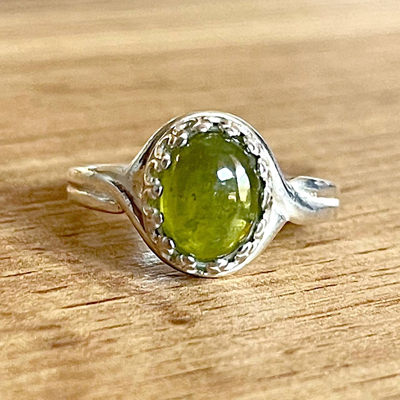 Natural Peridot Ag925 Silver Ring / Strieborný prsteň s olivínom prírodným E063